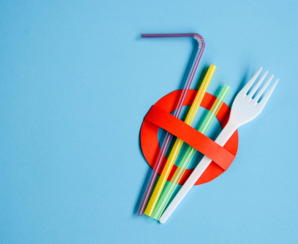 Jeśli nie&nbsp;plastik, to&nbsp;co? Przygotuj się na&nbsp;unijną dyrektywę!