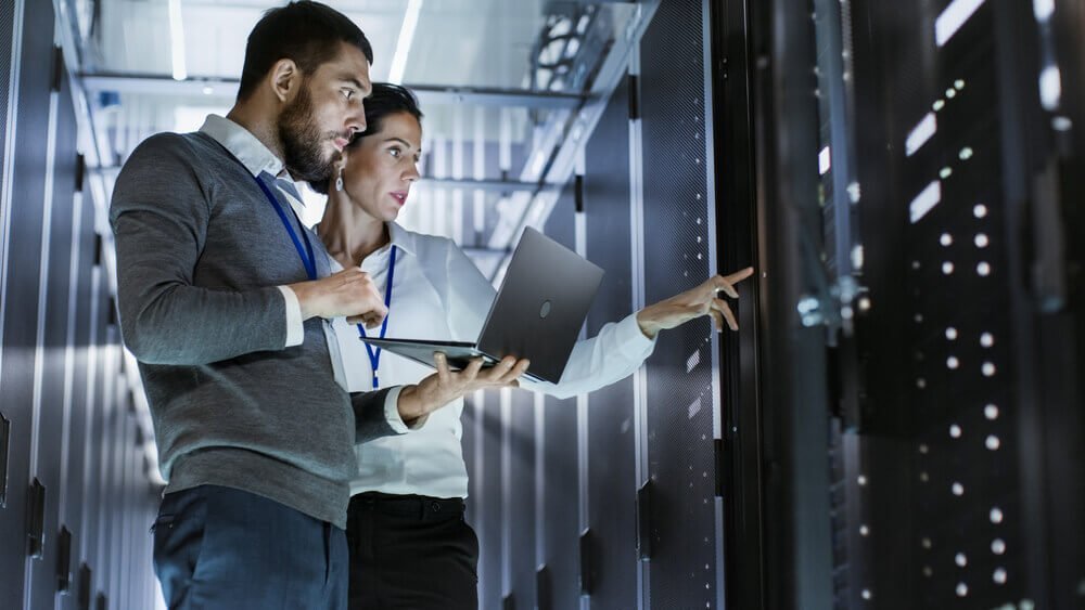Własna serwerownia czy&nbsp;zewnętrzne data center?