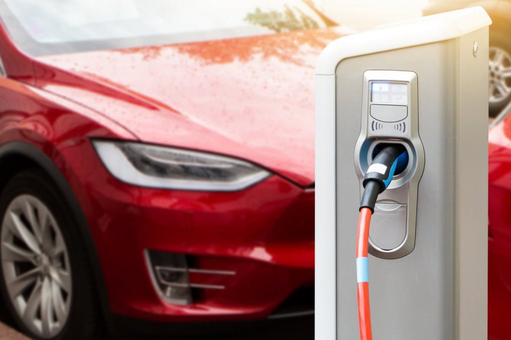 Dlaczego samochody elektryczne są&nbsp;droższe od&nbsp;spalinowych?