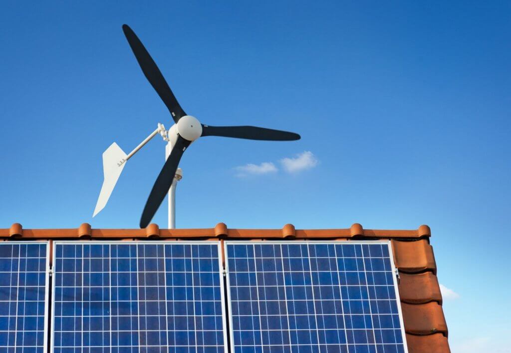 Przydomowa elektrownia wiatrowa. Korzystna dla&nbsp;środowiska, ale&nbsp;czy także dla&nbsp;portfela?